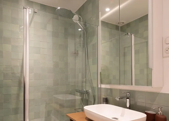 Apartament Charming In Montmartre *